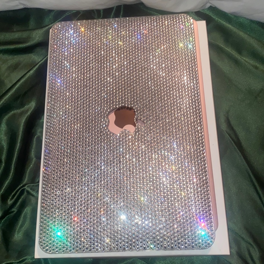 for macbook air 11 beautiful. but i bought the wrong size extra crystals include